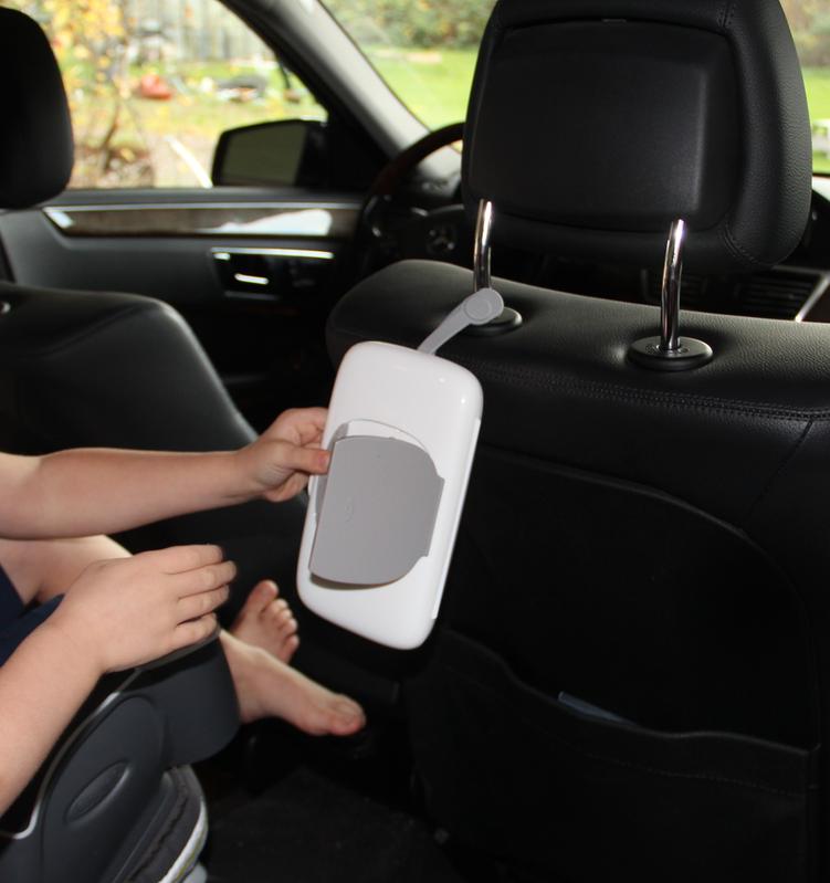 Little one using the wipes dispenser in the car on their own 2/3