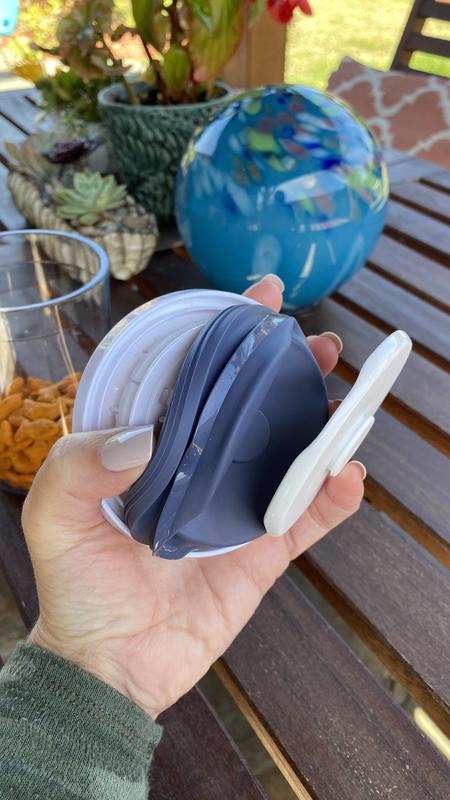 Lid comes apart for a deeper cleaning
