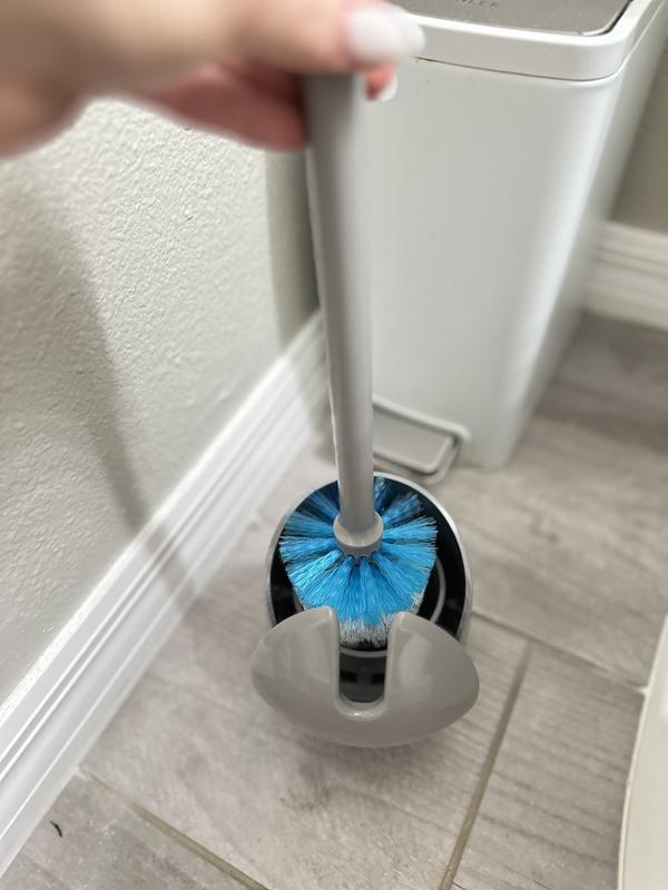 Brosse WC Compacte OXO Good Grips Avec Support - Poils Robustes, Bac D'égouttage - Design Blanc, Facile à Ranger