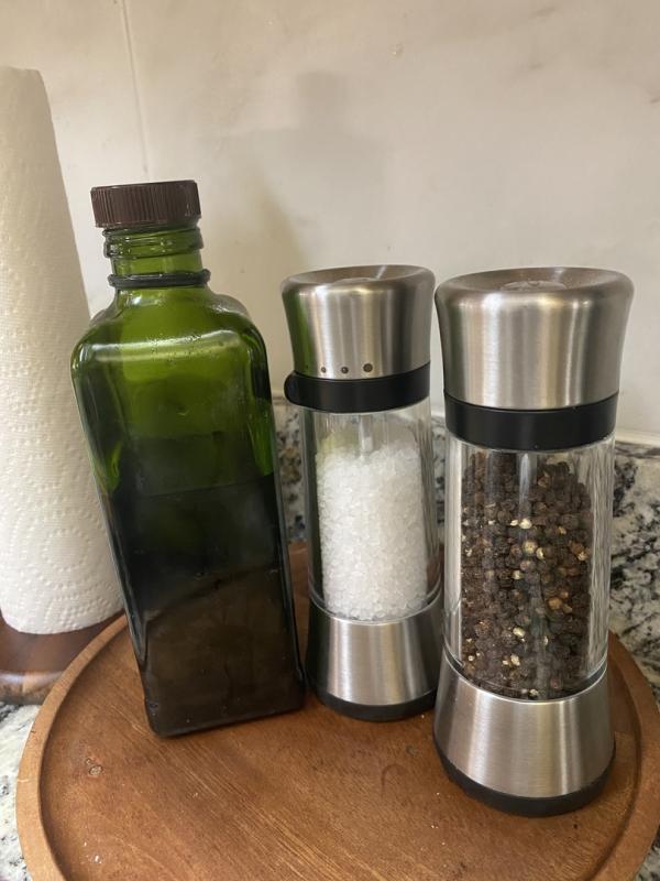 OXO Good Grips Lua Salt and Pepper Mill Set