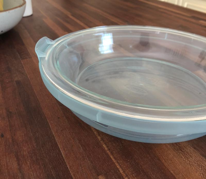 Lid snaps under pie dish for convenient storing!