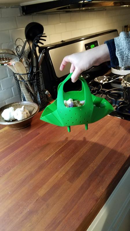 Large handles make this easy to grab, even remove from the pot of boiling water (but do take caution when doing so!)