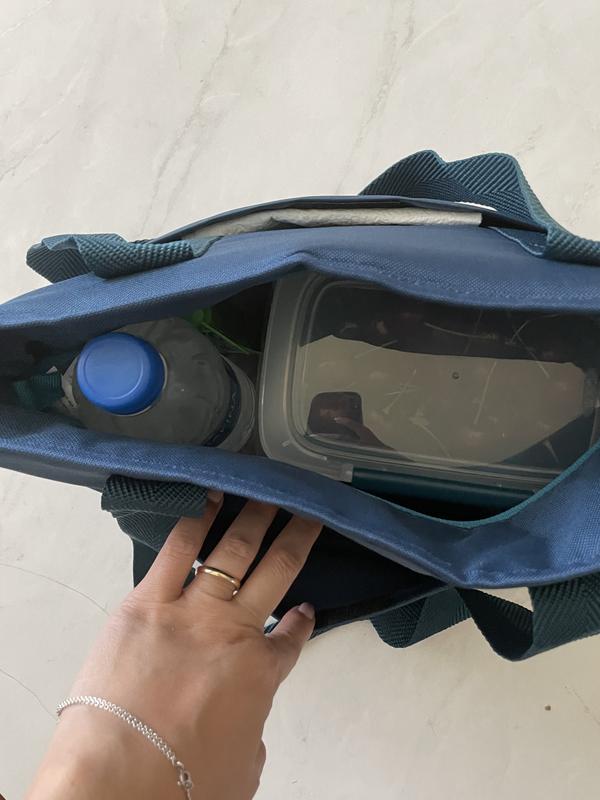 velcro pockets on both sides (lenght of the whole bag)