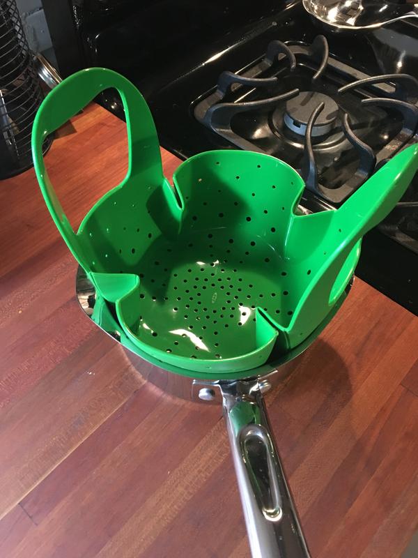 Steamer placed in 1.5 qt pot