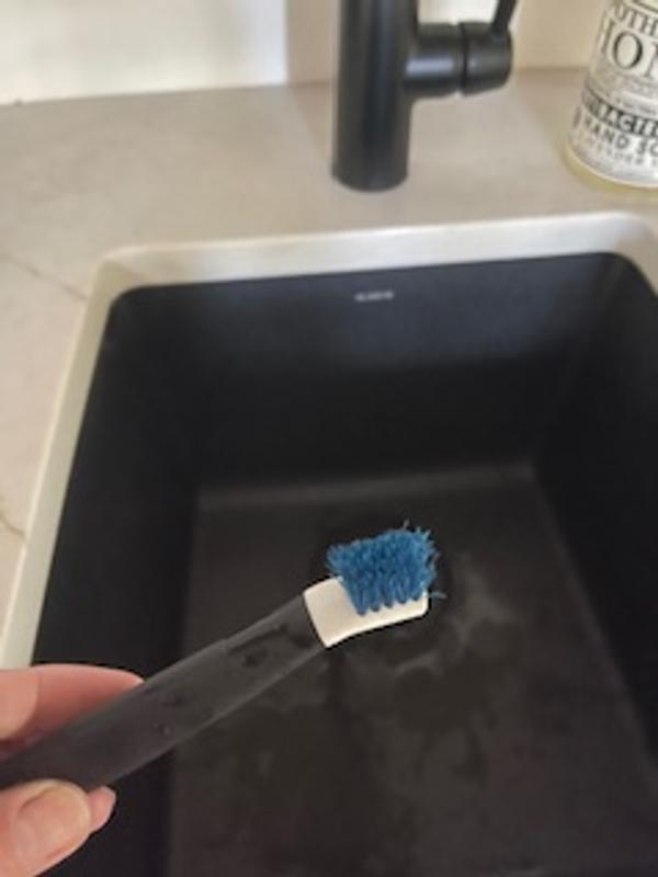 Frayed bristles after 2 uses.