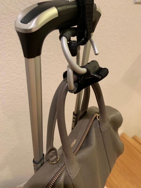 Securing a purse with two hooks