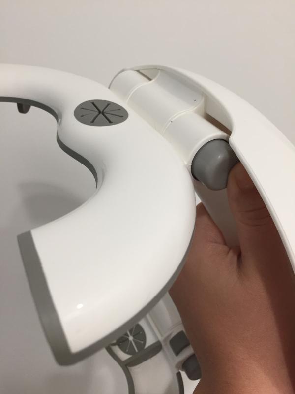 Button to press to open and close
