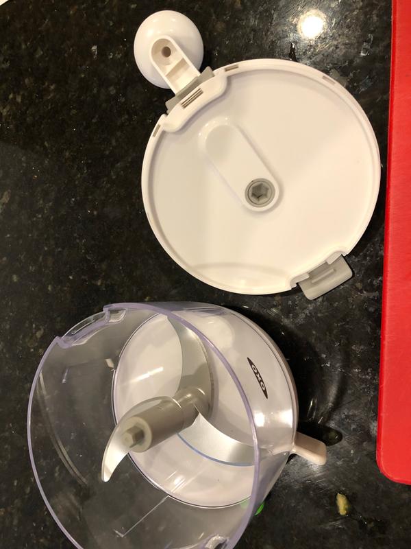 Three simple parts (bowl, blades & lid)