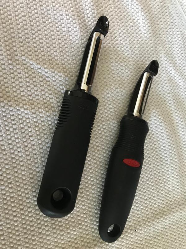 Comparison of new Oxo Easy Grip Peeler with earlier version.