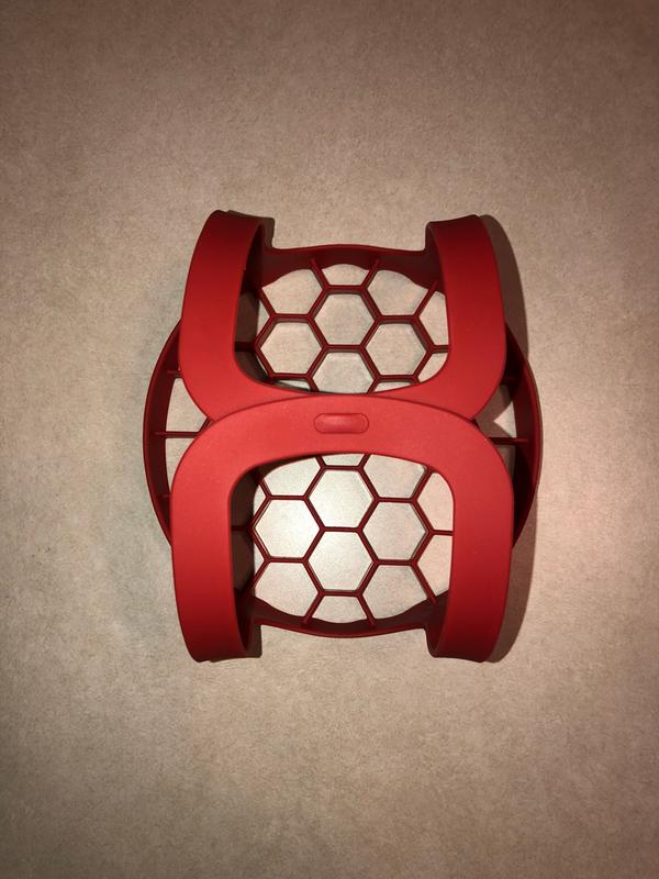 Top with flexible interlocking handles fastened on top