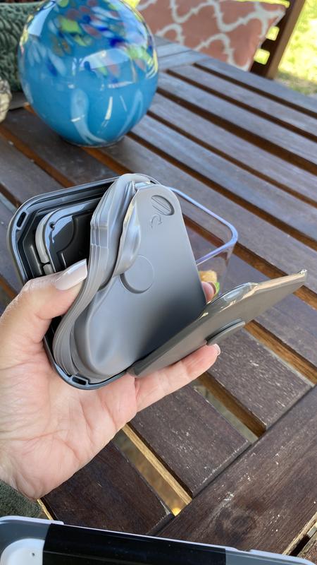 Lid comes apart for a deeper cleaning