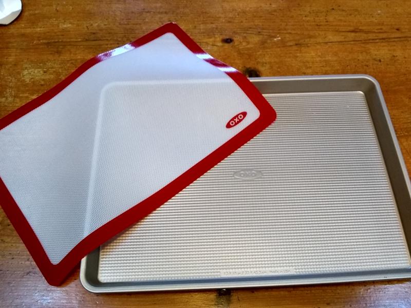 Silicon mat and cooking sheet came together as a set