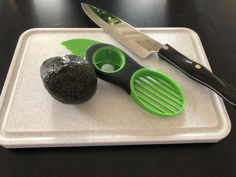 3-in-1 Avocado Slicer – CookingCool