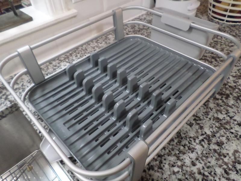 wide spacing and ridges to hold dishes securely