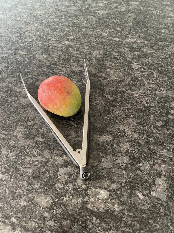 Even lifts a mango! Without damage!