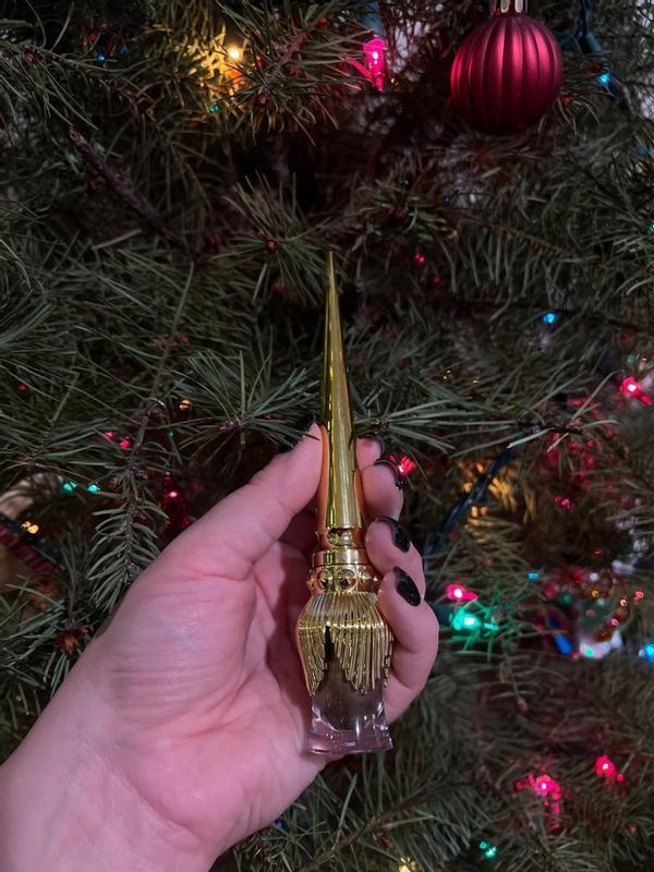Customer photo for "Gives your eyes a gourges look"