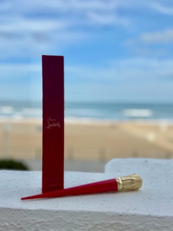 Customer photo for "Cream, glossy, classy!"