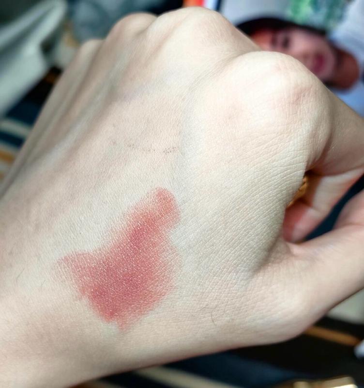 Customer photo for "Elegant packaging, everyday nude shade"