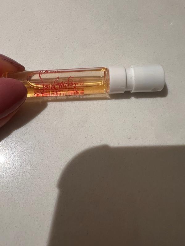 Customer photo for "Fruity-floral with vibrant strawberry and rose ove"