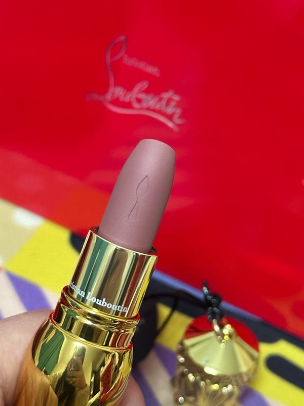 Customer photo for "Elegant packaging, everyday nude shade"