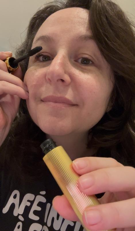 Customer photo for "High quality mascara from a great brand"
