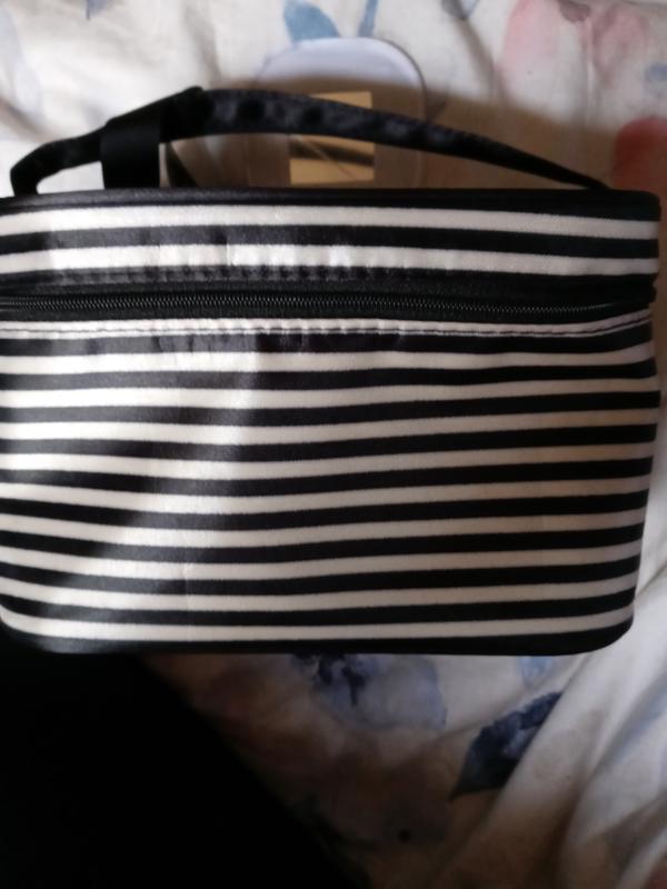 Front of bag with a great handle.