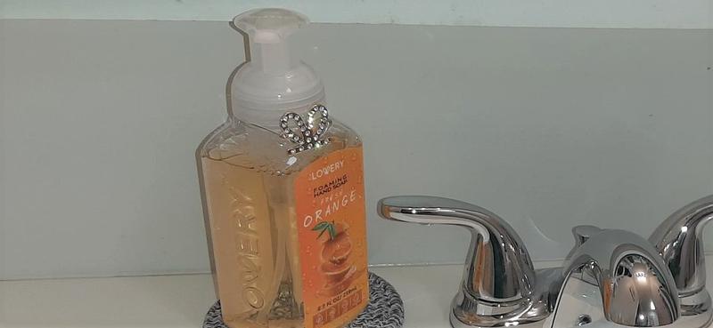 Very pretty bracelet included .