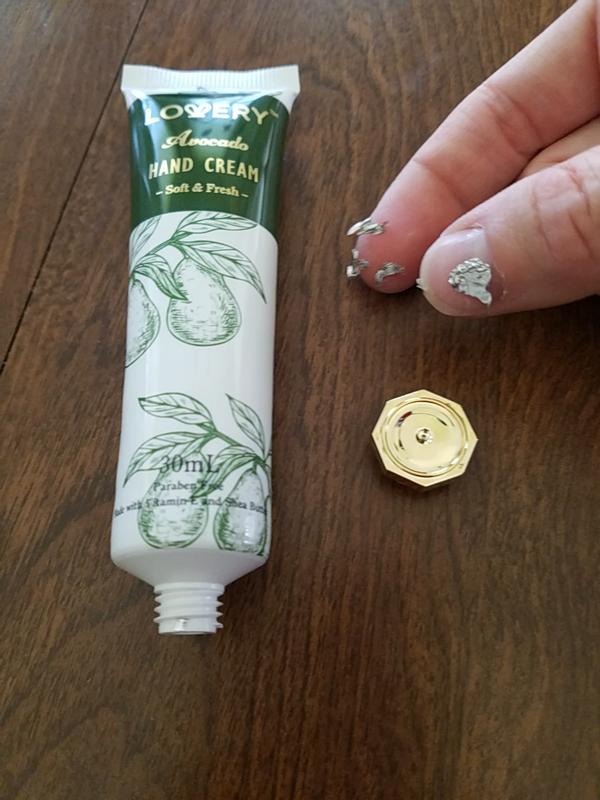 Difficult to remove protective foil