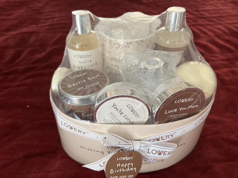 Lovery Gift Basket