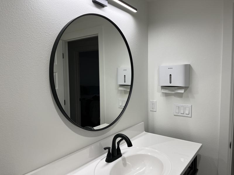 WELLFOR BELLA 28-in x 28-in Framed Round Bathroom Vanity Mirror ( Matte ...