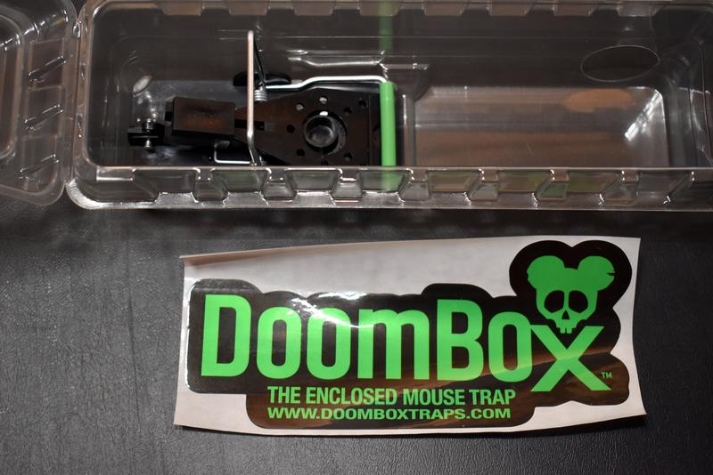 DoomBox Enclosed Tunnel Trap for Mice - Indoor/Outdoor Pest Control ...