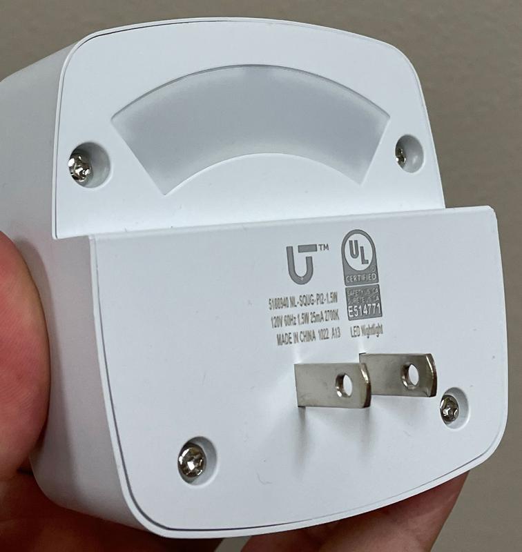 Utilitech White LED Motion Sensor Auto On/Off Night Light NL-SQUG-PI2-1 ...
