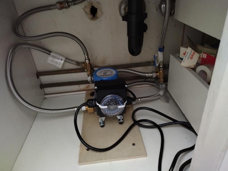 EASTMAN NeverCold 3/4-Dia Brass Under Sink Recirculating Pump Universal  Water Heater in the Water Heater Accessories department at Lowes.com