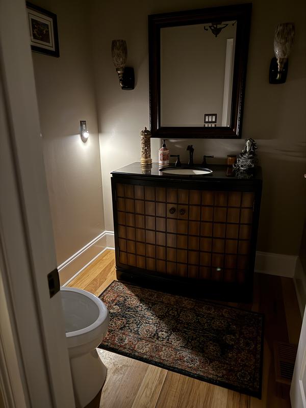 Utilitech White LED Motion Sensor Auto On/Off Night Light NL-CIRC-PI2-1 ...