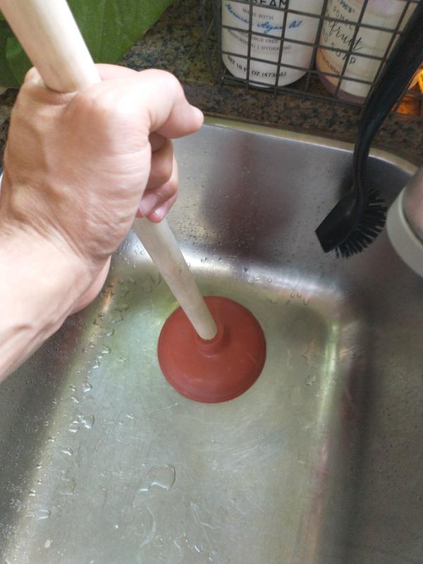 Project Source 5.31-in Red Rubber Plunger with 18-in Handle 7505653L at ...