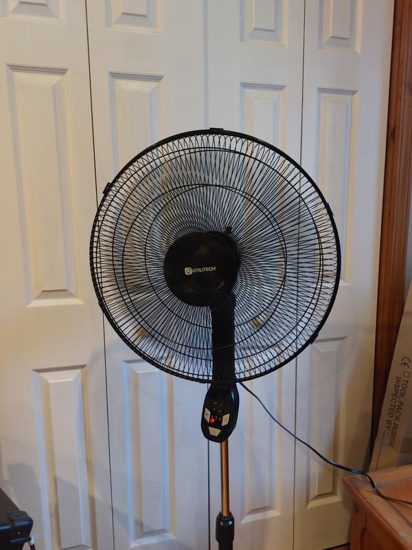 Utilitech 18-in 3-Speed Indoor Black Oscillating Pedestal Fan with Remote  in the Portable Fans department at