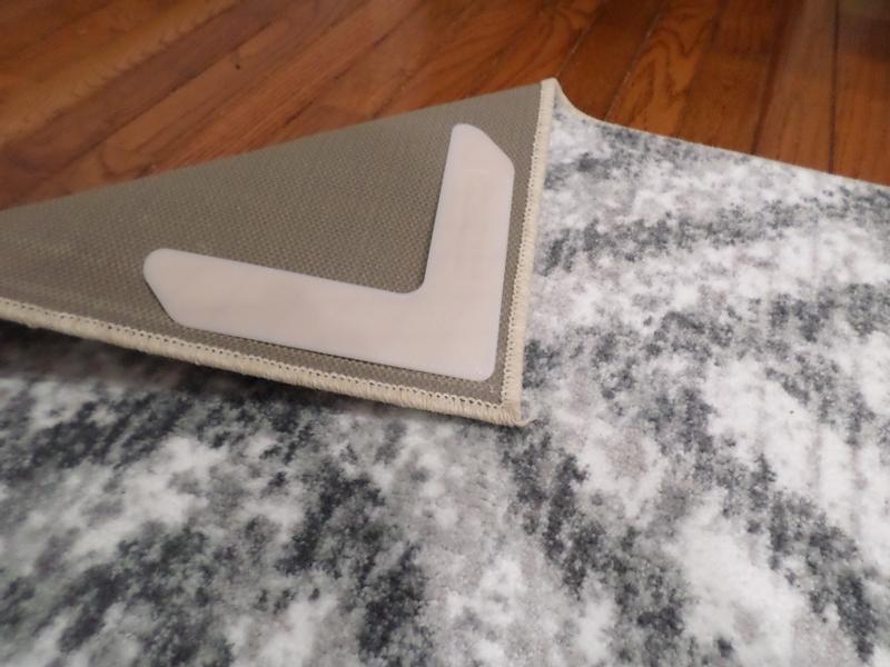 NeverCurl Best V Shape Design Rug Corner Gripper to Instantly Stops Rug  Corner Curling - Safe for Wood Floors - for Indoor & Outdoor Rugs - Carpet
