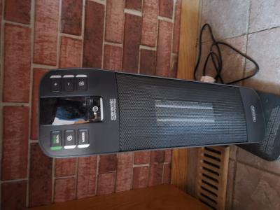 DeLonghi Up to 1500-Watt Ceramic Tower Indoor Electric Space Heater with  Thermostat and Remote Included at Lowes.com