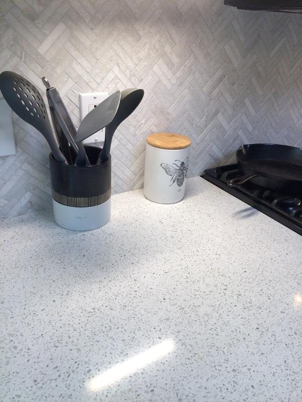 allen + roth Vashon Quartz White Kitchen Countertop SAMPLE (4-in x 4-in ...