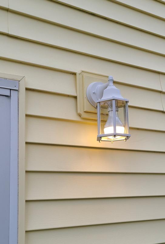 Kichler Chesapeake 1-Light 11.75-in White Outdoor Wall Light in