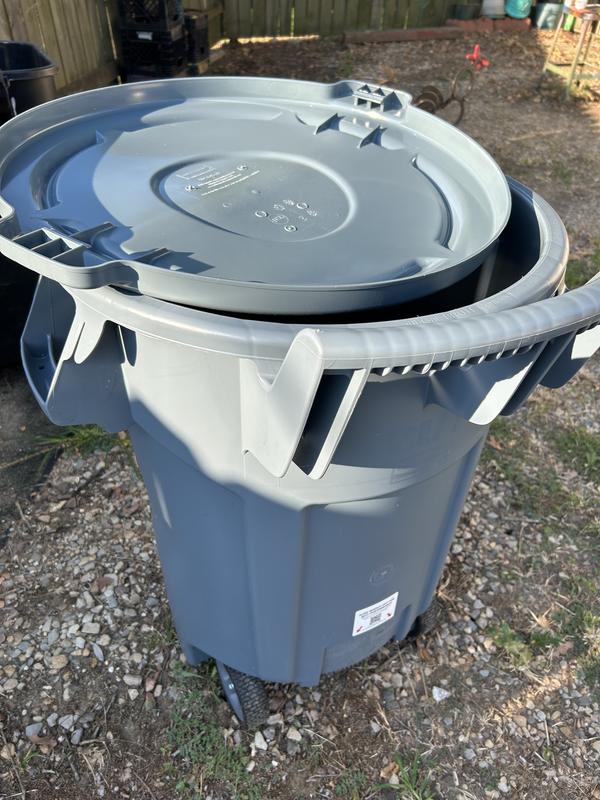 Rubbermaid Heavy-Duty Wheeled Trash Can, 34 gal. - Wilco Farm Stores
