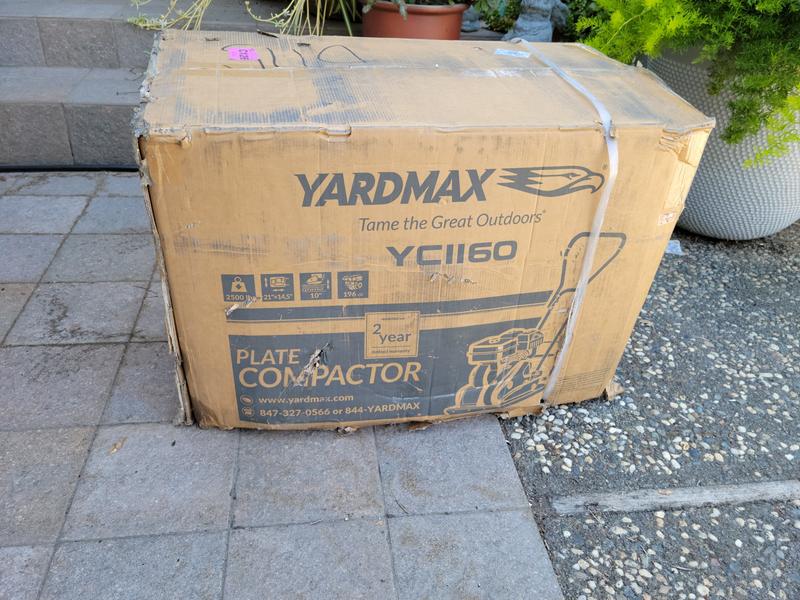 Compactadora de placas Yardmax. Con una fuerza compactadora de 1 850 lb,  2500 lb y 3000 lb., 1