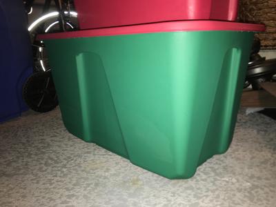 Holiday Living Large 32-Gallons (128-Quart) Red/Green Heavy Duty