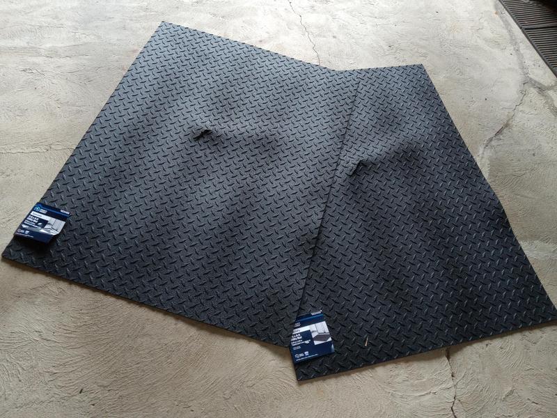 Project Source 35.5-in x 47-in Black Recycled rubber Non-Slip Grip