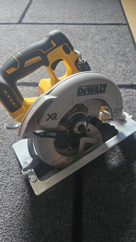 DEWALT XR Power Detect 20-volt Max 7-1/4-in Cordless Circular Saw (Bare Tool)  in the Circular Saws department at