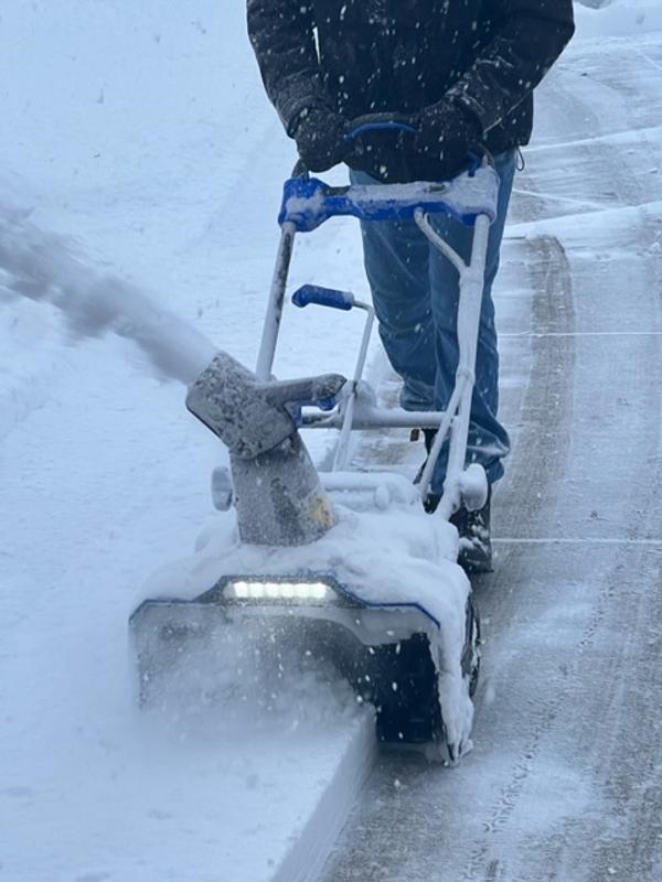 BLACK+DECKER LCSB2140 40V MAX* Brushless Lithium-Ion 21 Snow Thrower