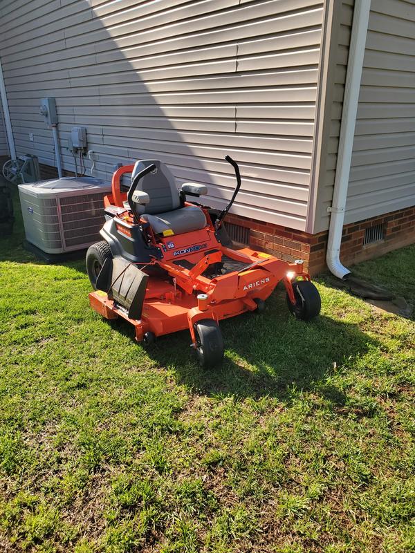 Ariens Ikon 60-in 23-HP V-twin Gas Zero-turn Riding Lawn