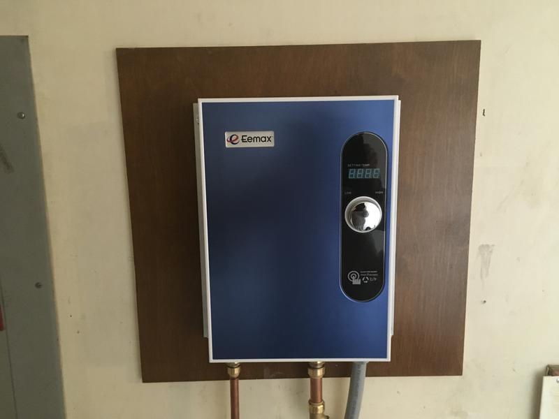 Eemax 240-Volt 18-kW 3.5-GPM Tankless Electric Water Heater in the Water  Heaters department at Lowes.com