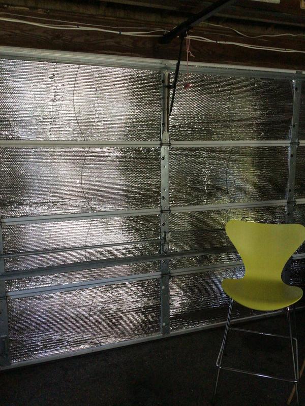  Reflectix - Rollo de aislamiento autoadhesivo para reflexión  con aislamiento térmico de lámina de aluminio, reflector, material de  protección solar, barrera térmica, industria residencial (tamaño: 3.3x32.8  ft (3.2 x 32.8 pies)) 