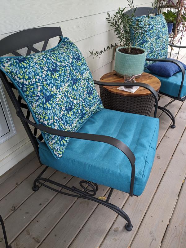 Style Selections 20-in x 21-in Hana Blue Tropical Patio Chair Cushion in  the Patio Furniture Cushions department at